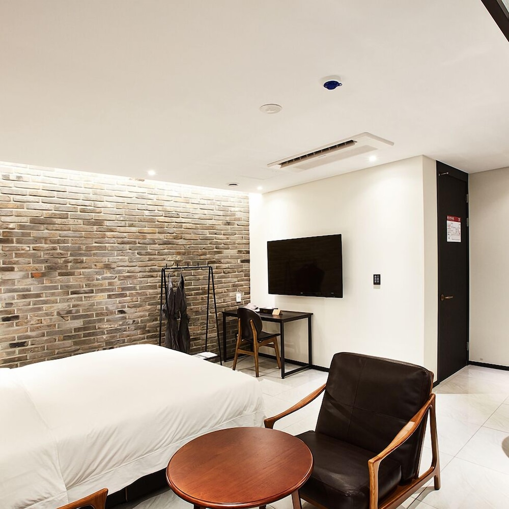 Hotel Wanted 21/70