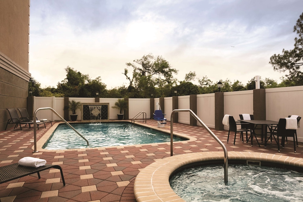 Country Inn and Suites by Radisson Tampa Airport North FL 6/48