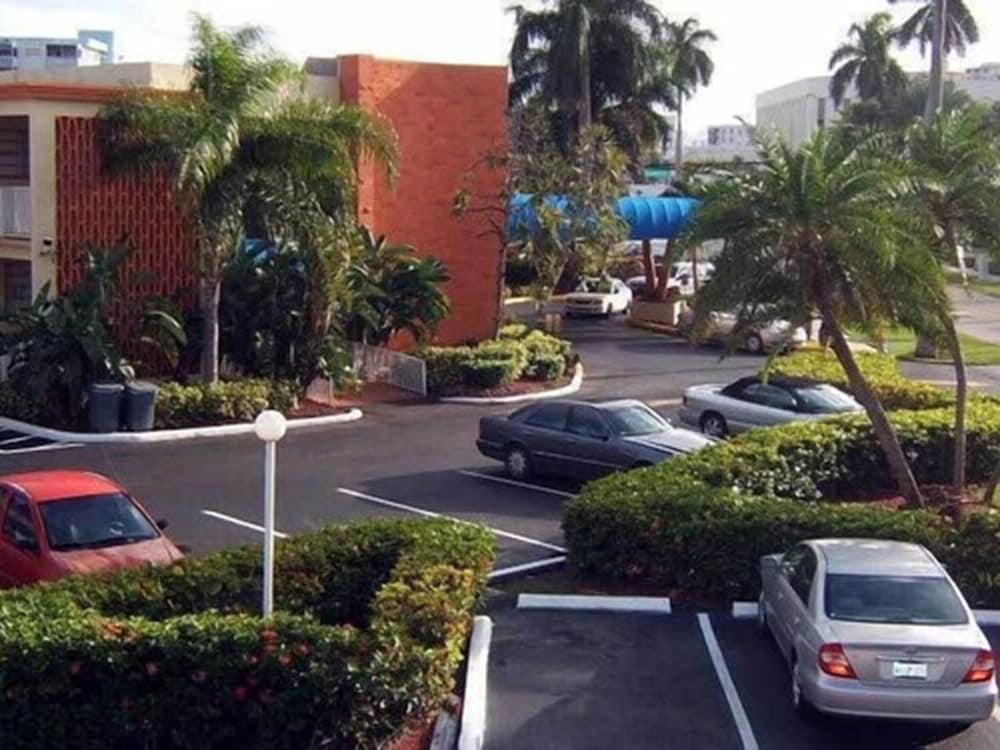 Knights Inn Hallandale 20/25