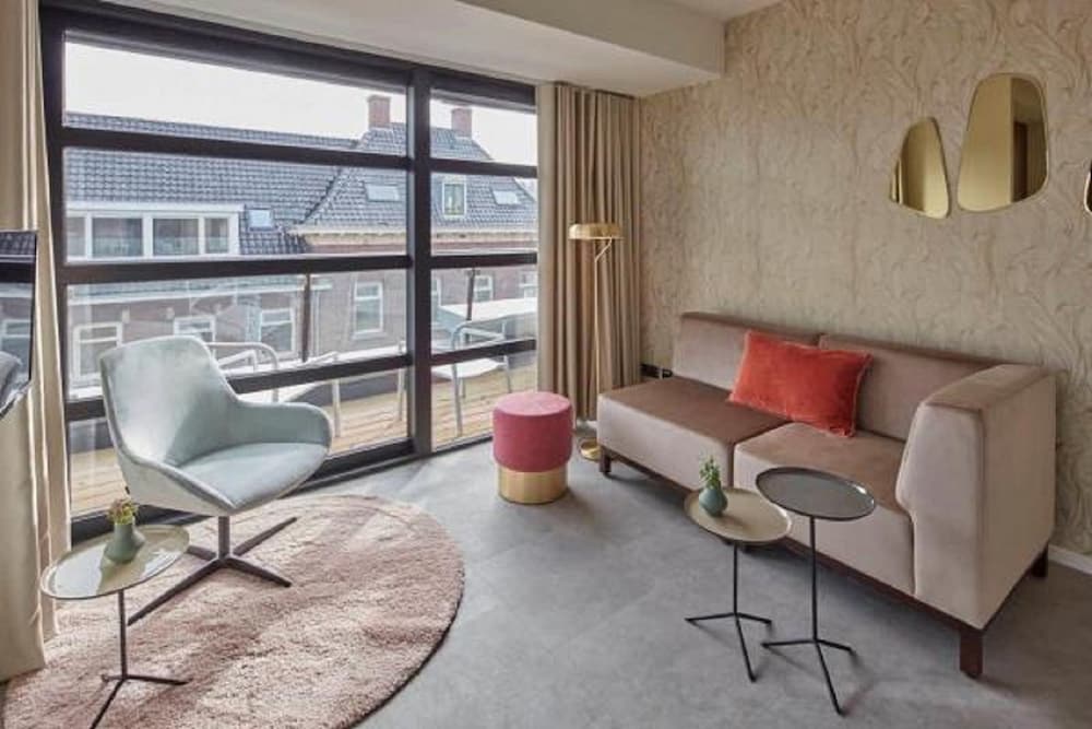 The Anthony Hotel 36/58