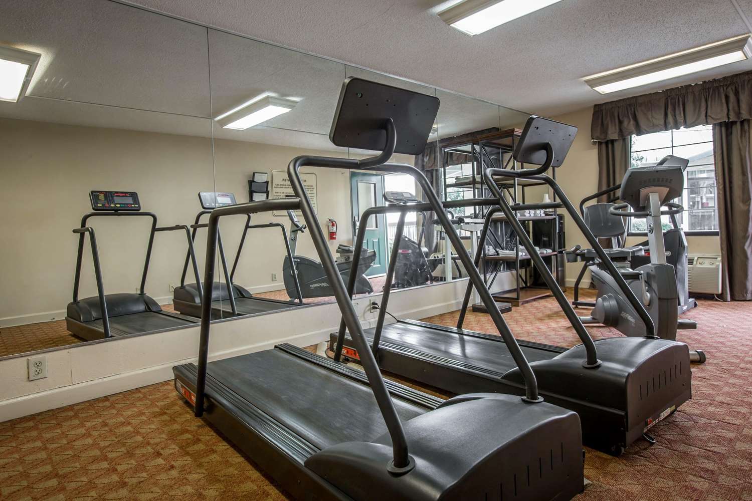 Quality Inn And Suites Hanes Mall 13/23