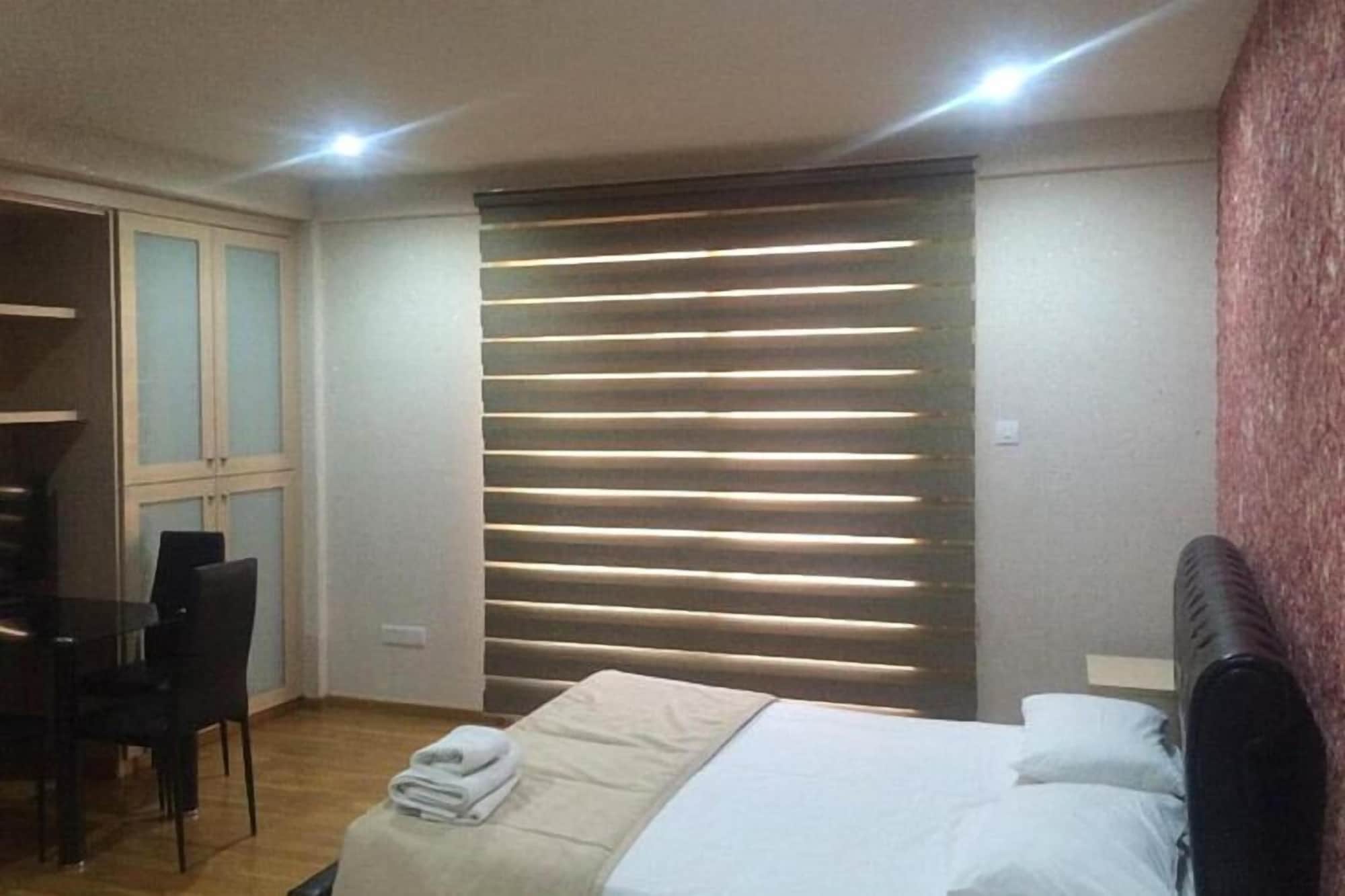 LUXURY, STUDIO