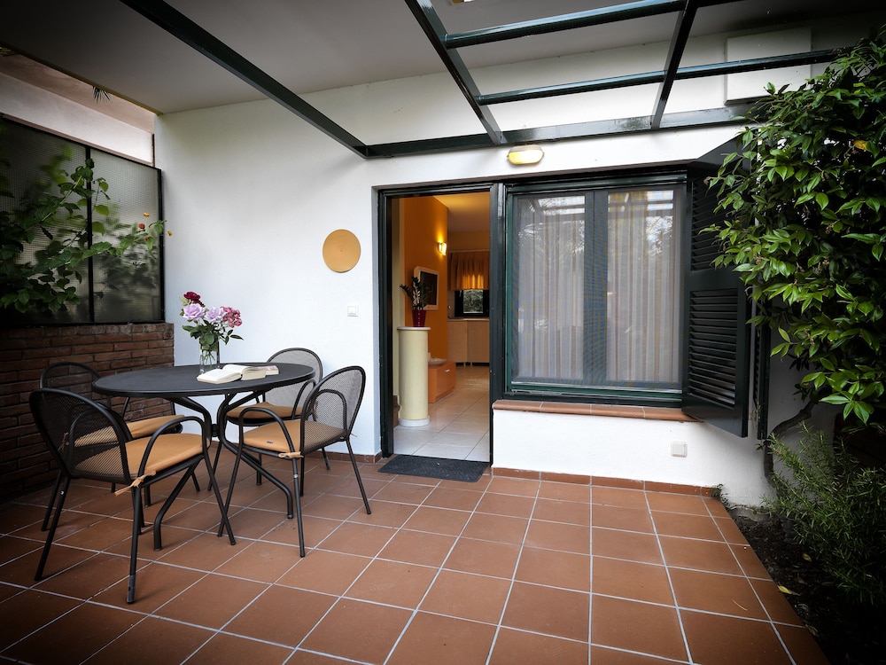 Elia Apartments 13/50