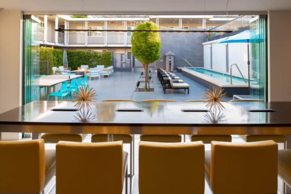 Hotel Lucent 11/64