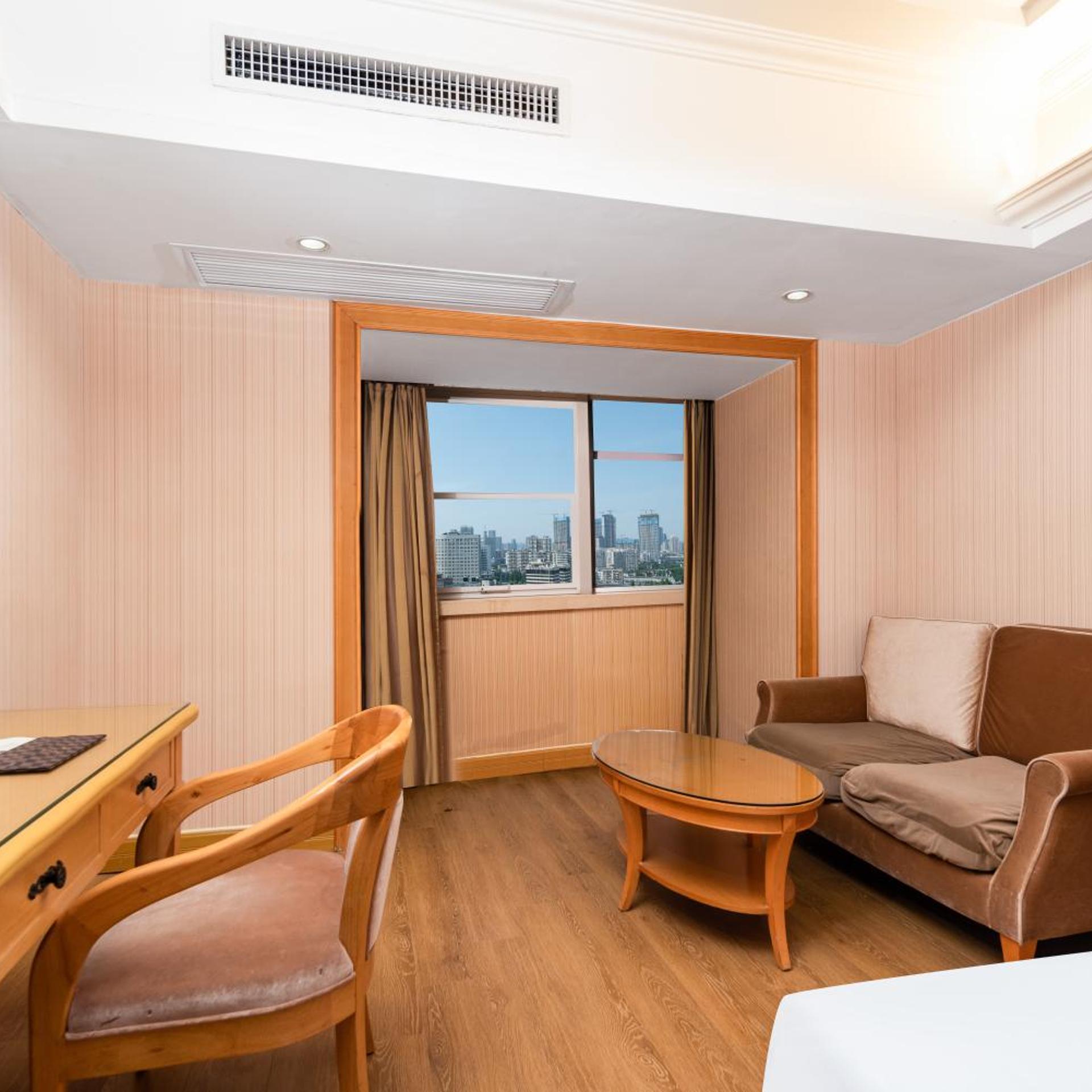 Vienna International Hotel (Wuhan Jiefang Avenue Tongji Medical College) 58/69