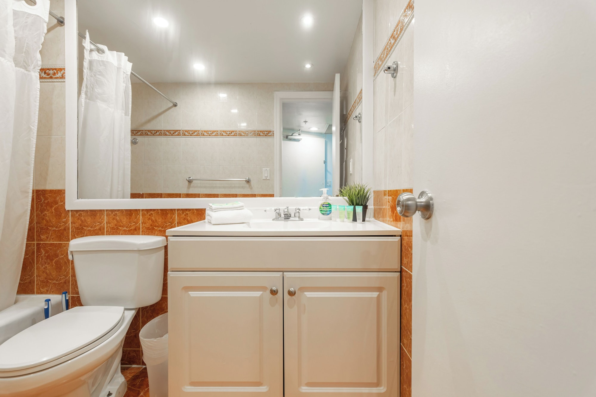 شقة بريميوم بسريرين كوين، Girasole Apartments 3/3