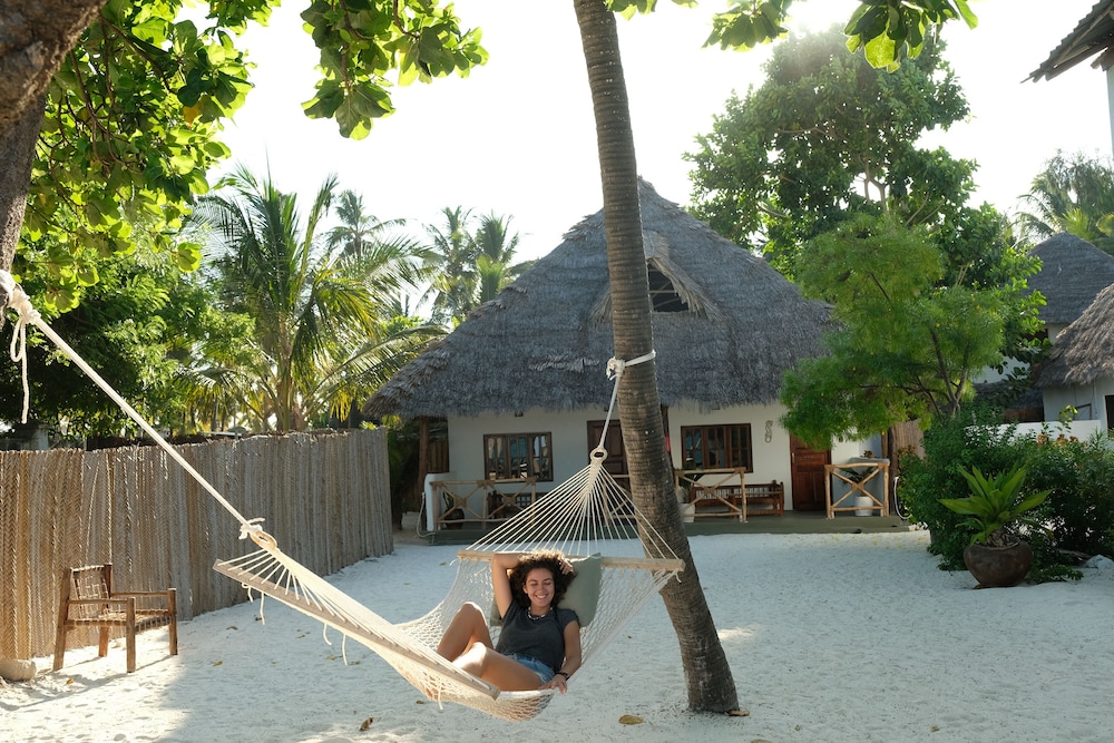 Makuti Beach Bungalows 10/65