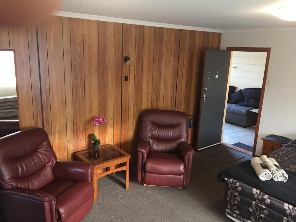 Alexandra Motor Lodge 39/70