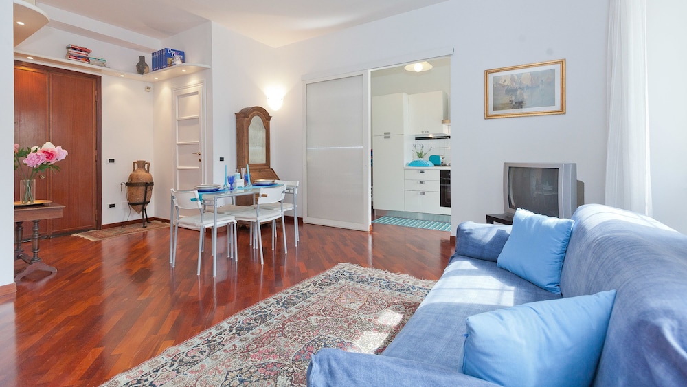 Rental In Rome Pateras Flower 11/24
