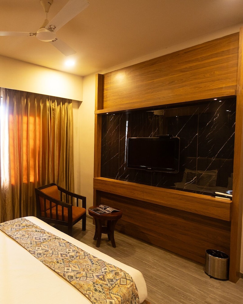 Hotel Rock Regency 34/55