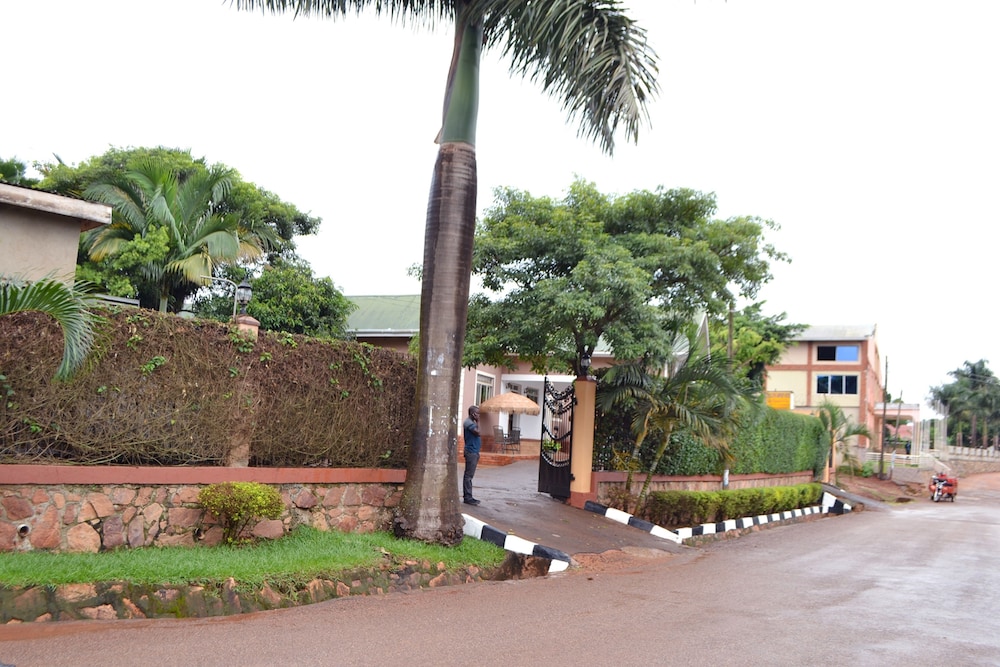 Executive Airport Hotel 40/50