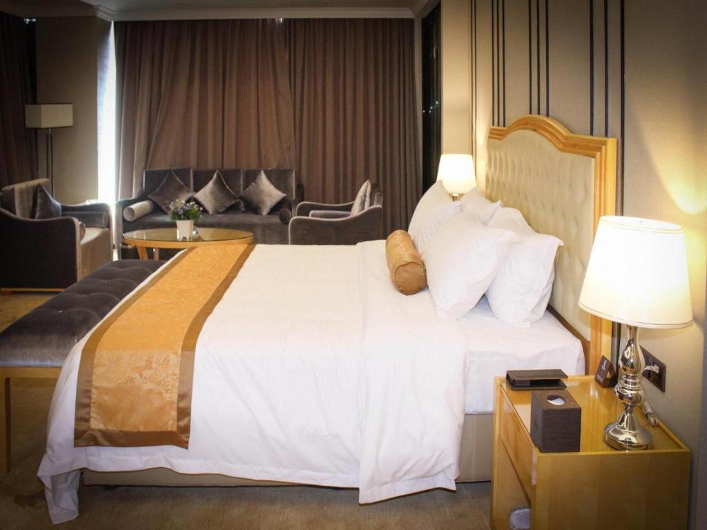 Golden Phoenix International Hotel 32/51