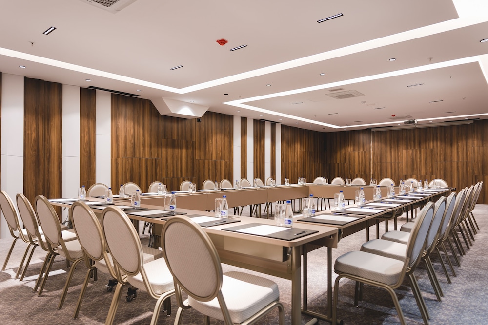 Bristol Hotel Podgorica 50/62