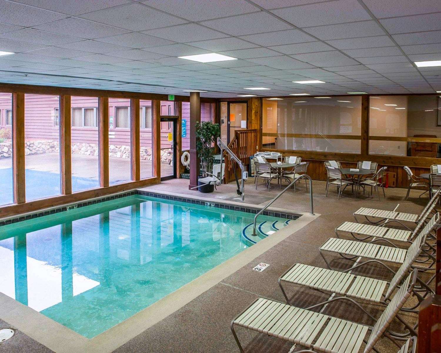 Quality Inn and Suites Goshen IN 15/25