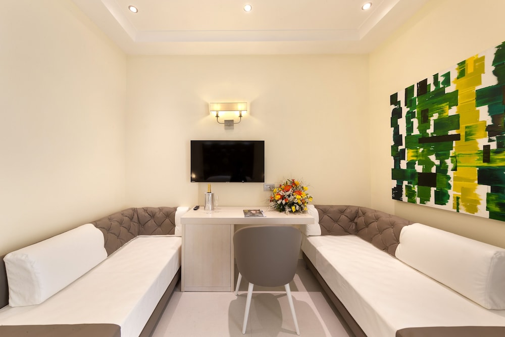 Palazzo Abagnale 38/42