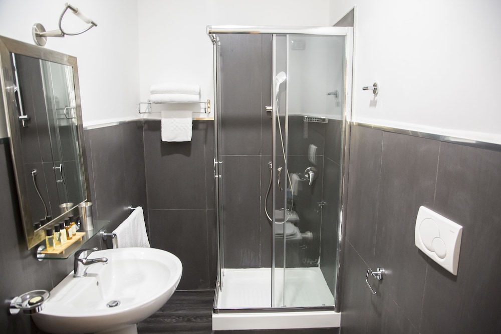 Inn Rome Rooms & Suites 50/50