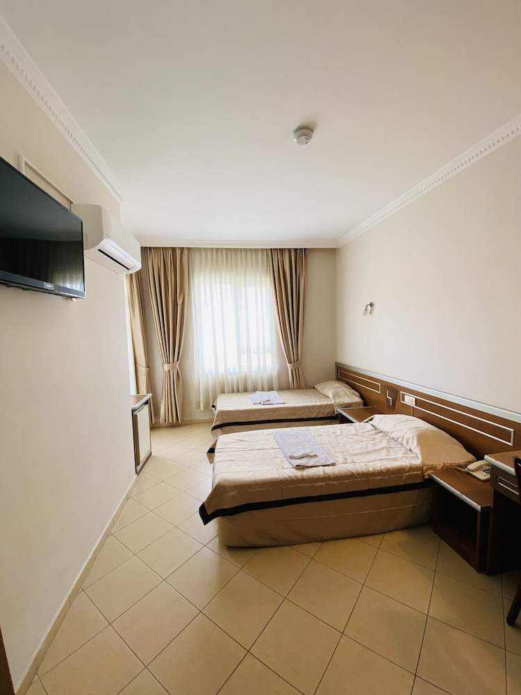 Lemon Hotel 23/50