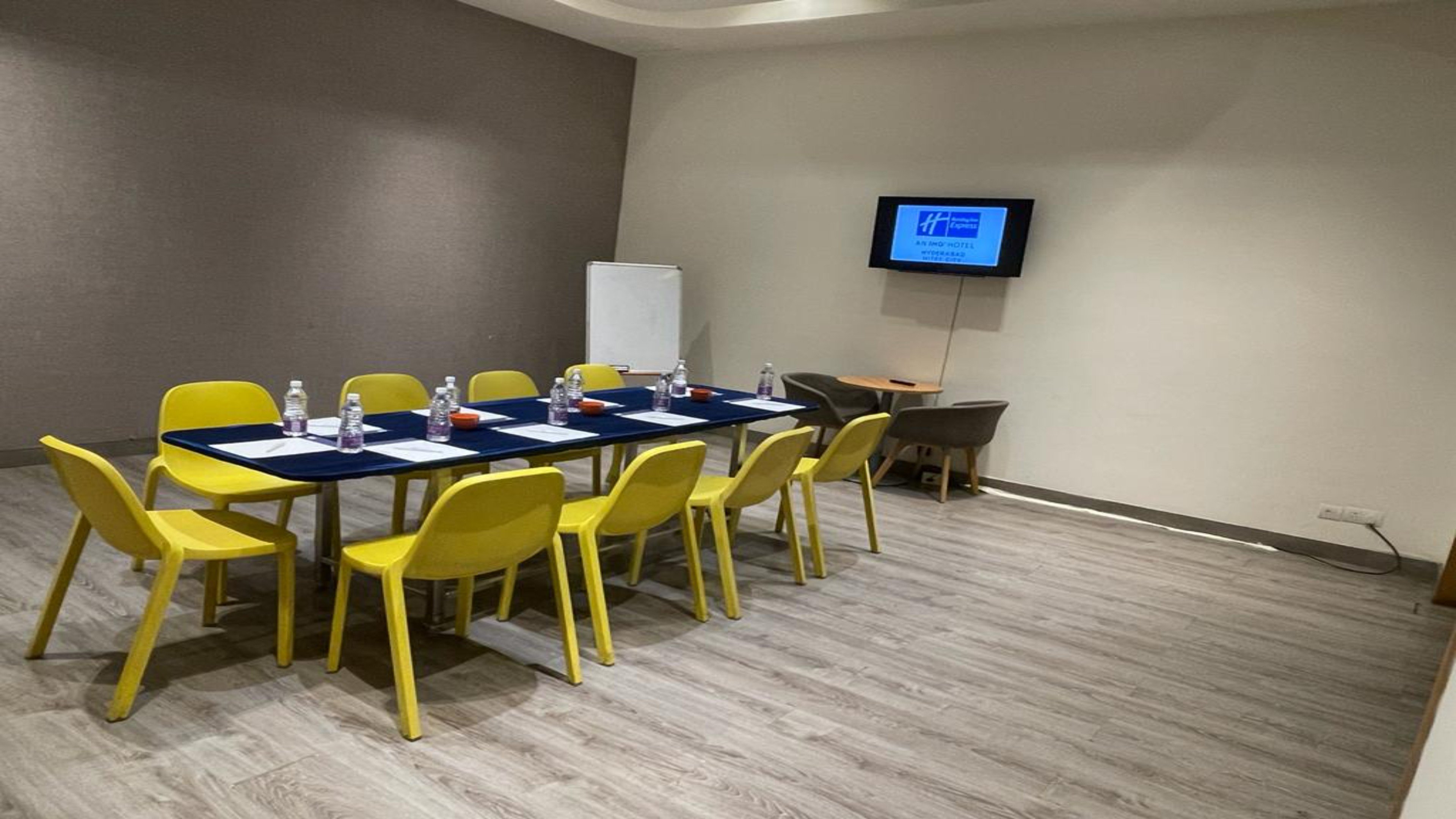 Holiday Inn Express Hyderabad Hitec City 70/76
