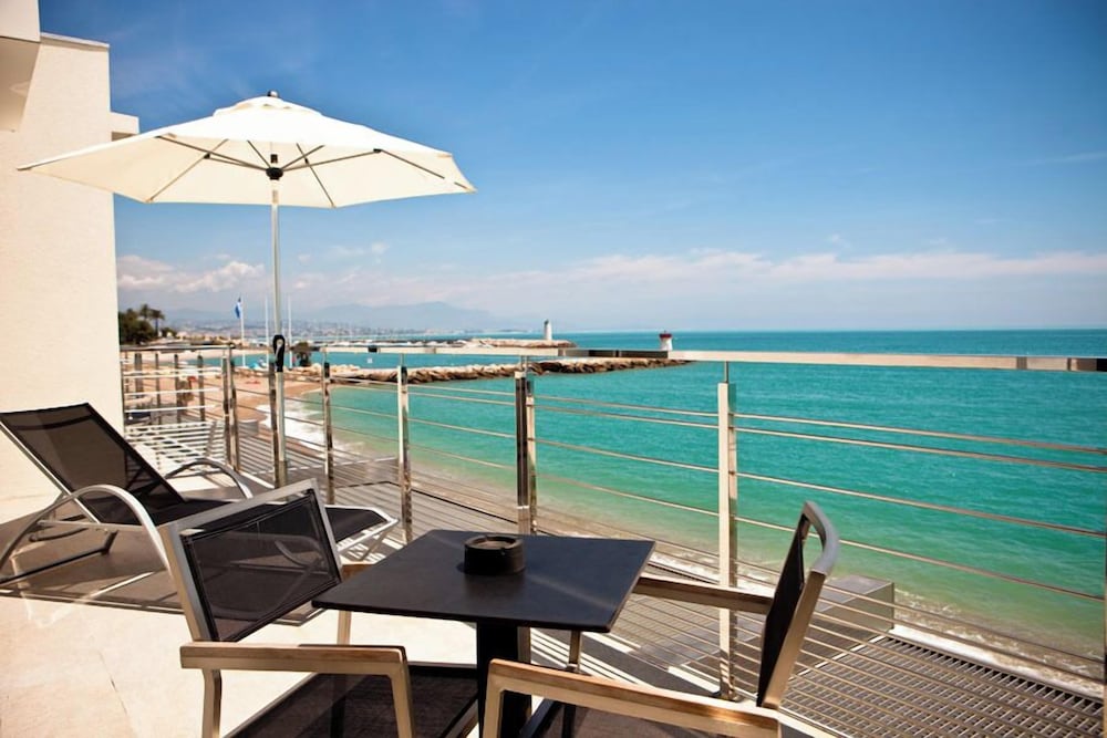 Villa Azur Hotel 27/34