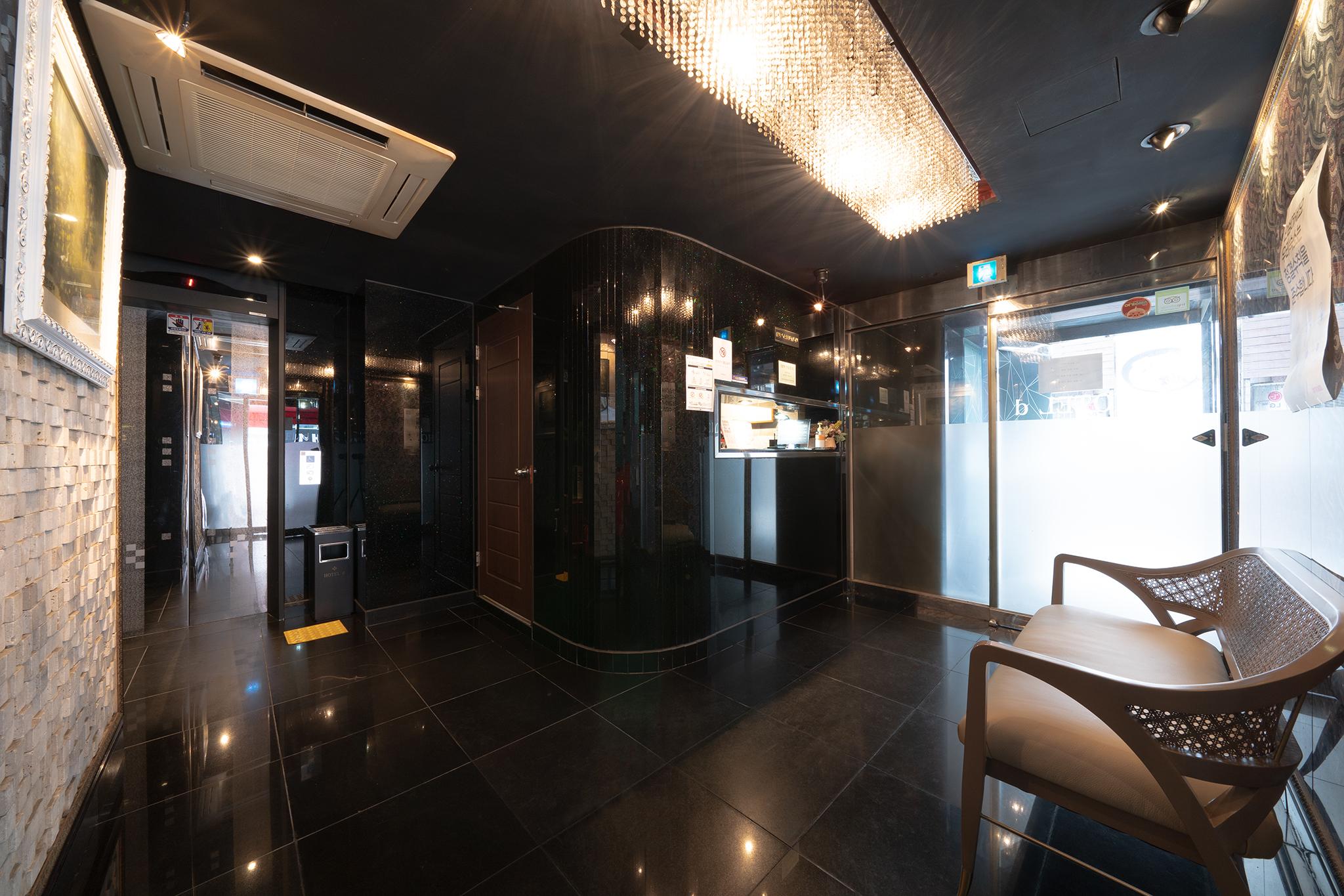 D Hotel Shinchon 4/13
