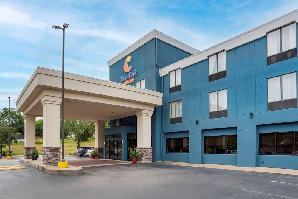 Comfort Suites Fultondale I-65 near I-22 3/35
