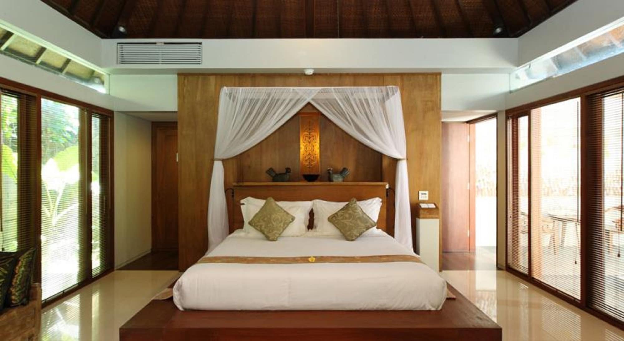 1 BEDROOM, SUITE
