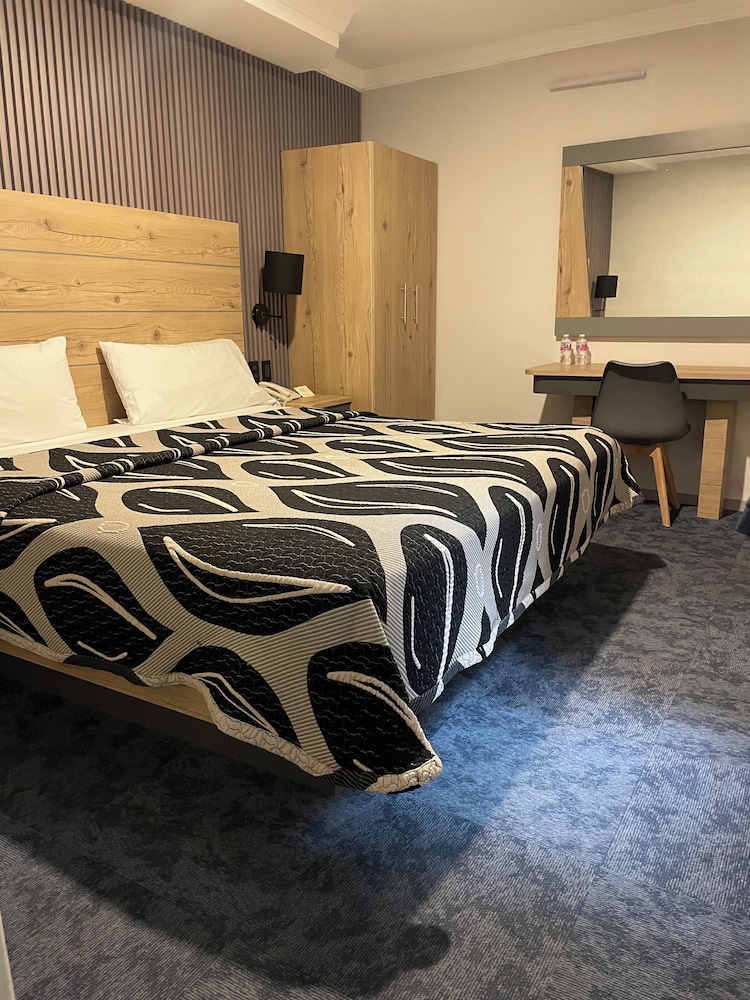 Hotel Monaco 33/62