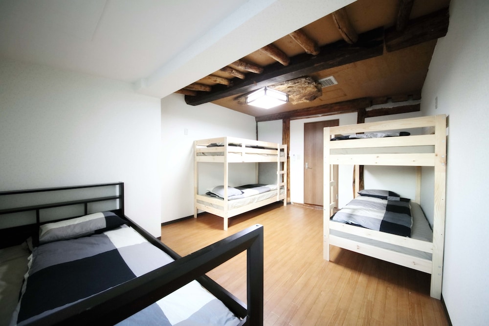 Tokyo House Inn 31/33