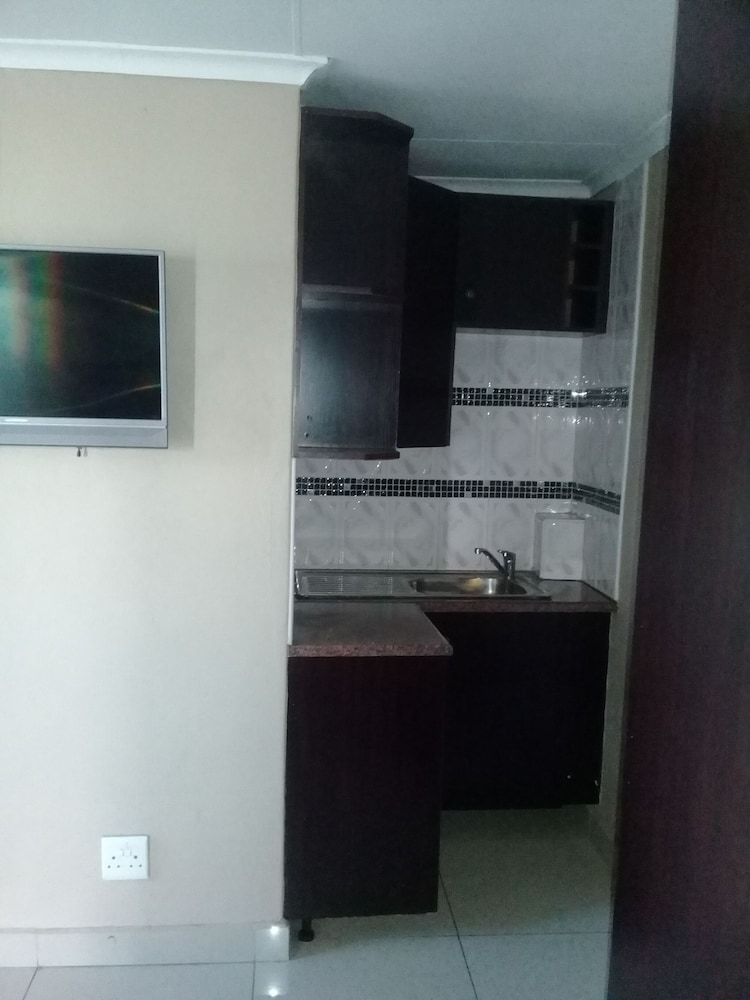 Miraton Guest Lodge 17/32