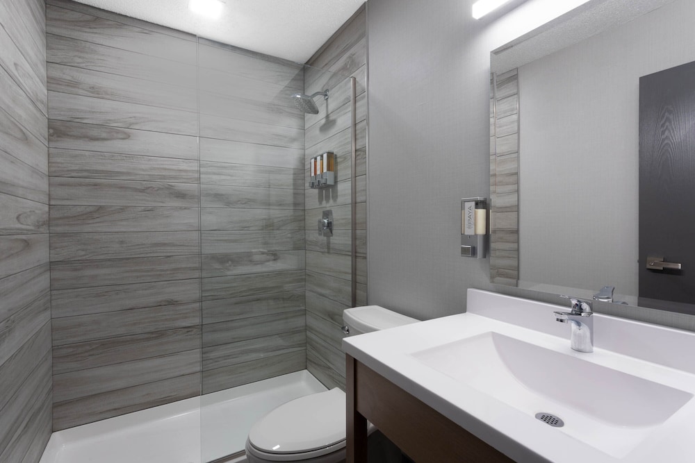 Travelodge by Wyndham Elkhart 53/54