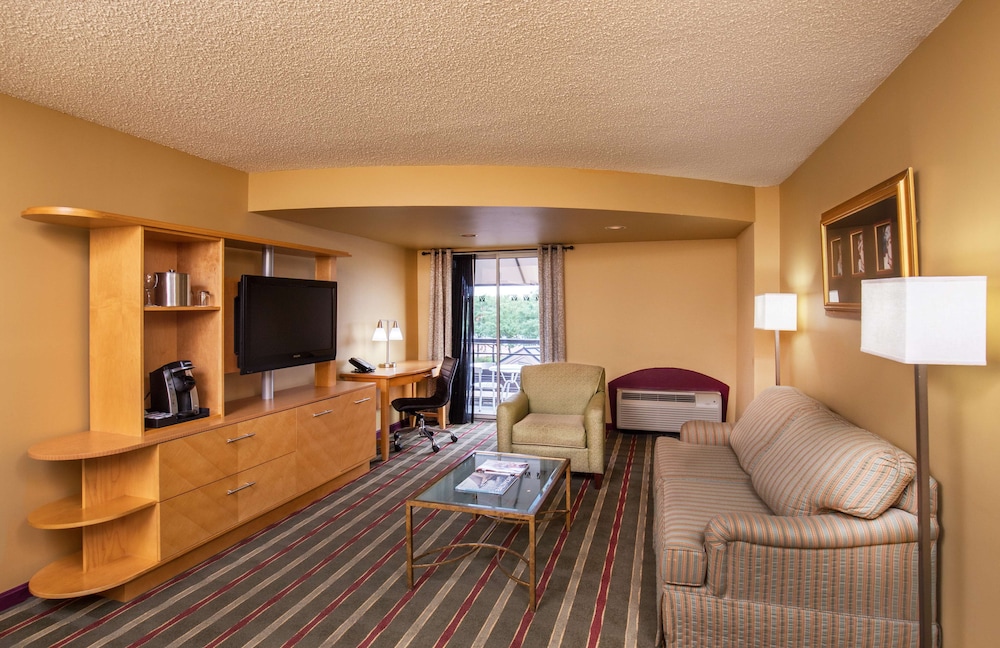 Pier 5 Hotel Baltimore, MD 26/50