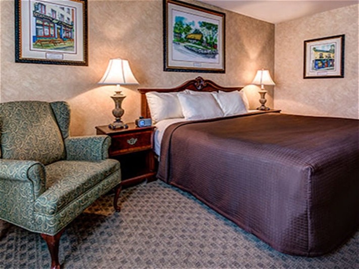 Irish Cottage Inn & Suites 2/5