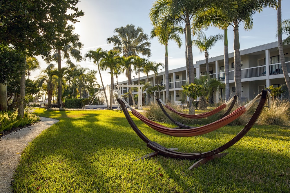 The Beachcomber St. Pete Beach, Outset Collection by Hilton 30/40