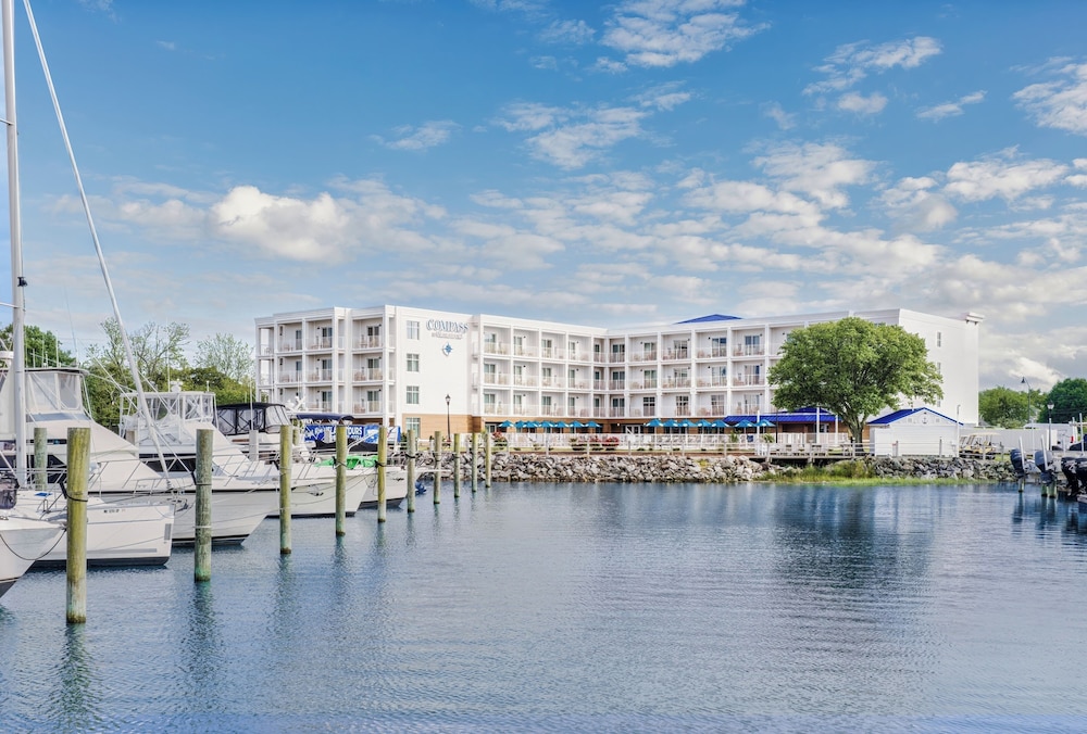 Compass Hotel Beaufort by Margaritaville 39/47