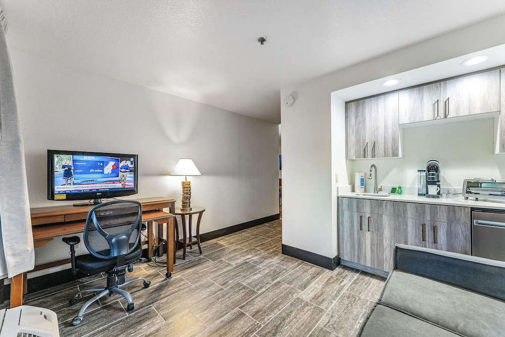 Metro Tempe Extended Stay 44/55