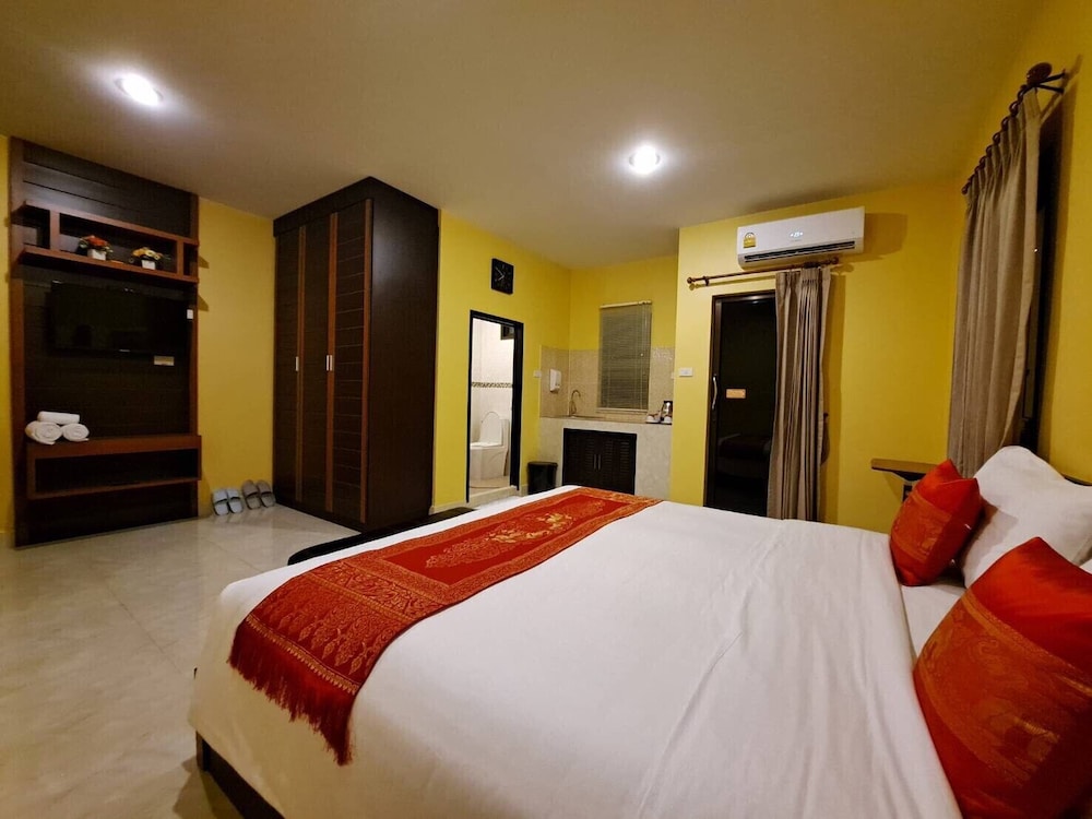 T Y Airport Inn 25/53