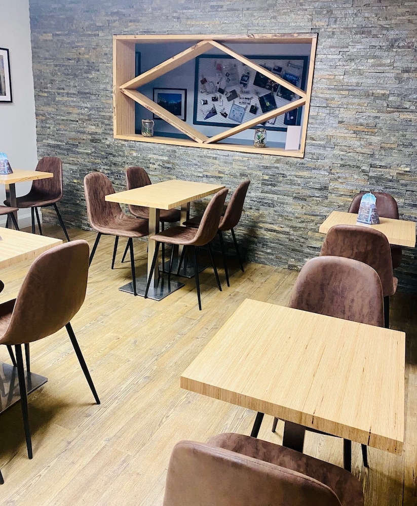 Logis Hotel Du Cirque 62/73