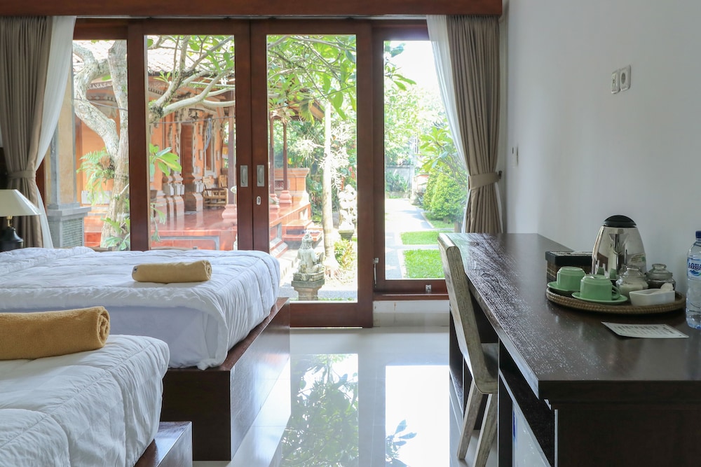Yuliati House 15/50