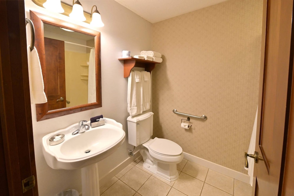 Carlisle Inn Sugarcreek 57/58