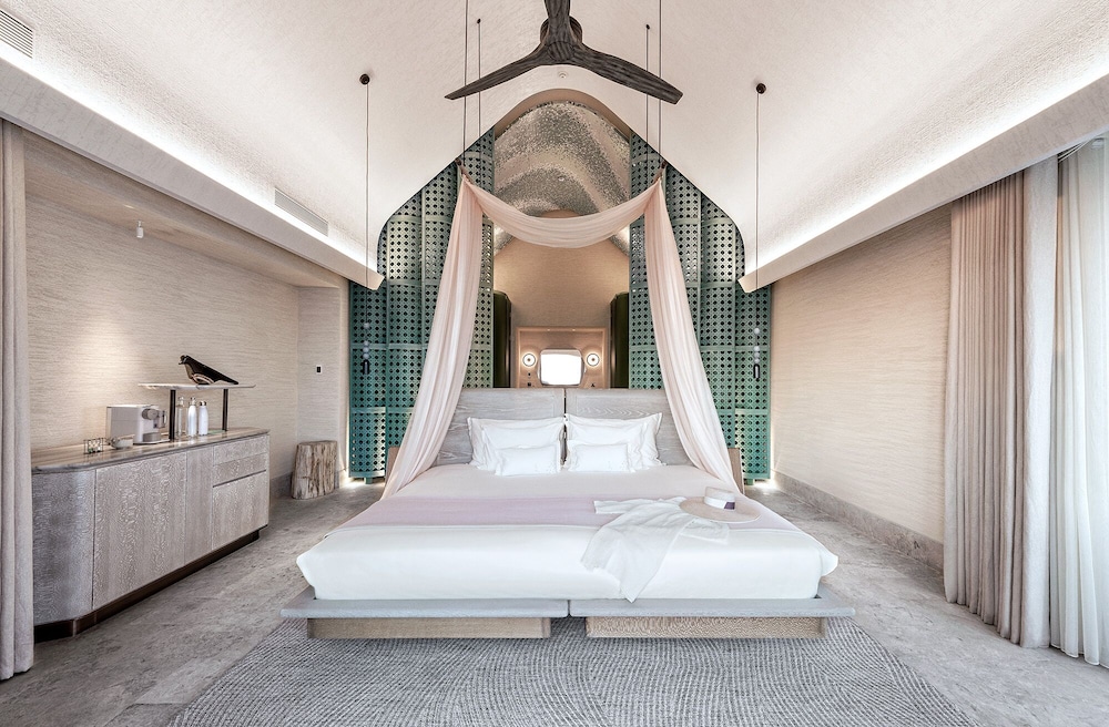 2 Bedrooms, Pool, Ocean, Villa, 1 King and 1 Single Beds