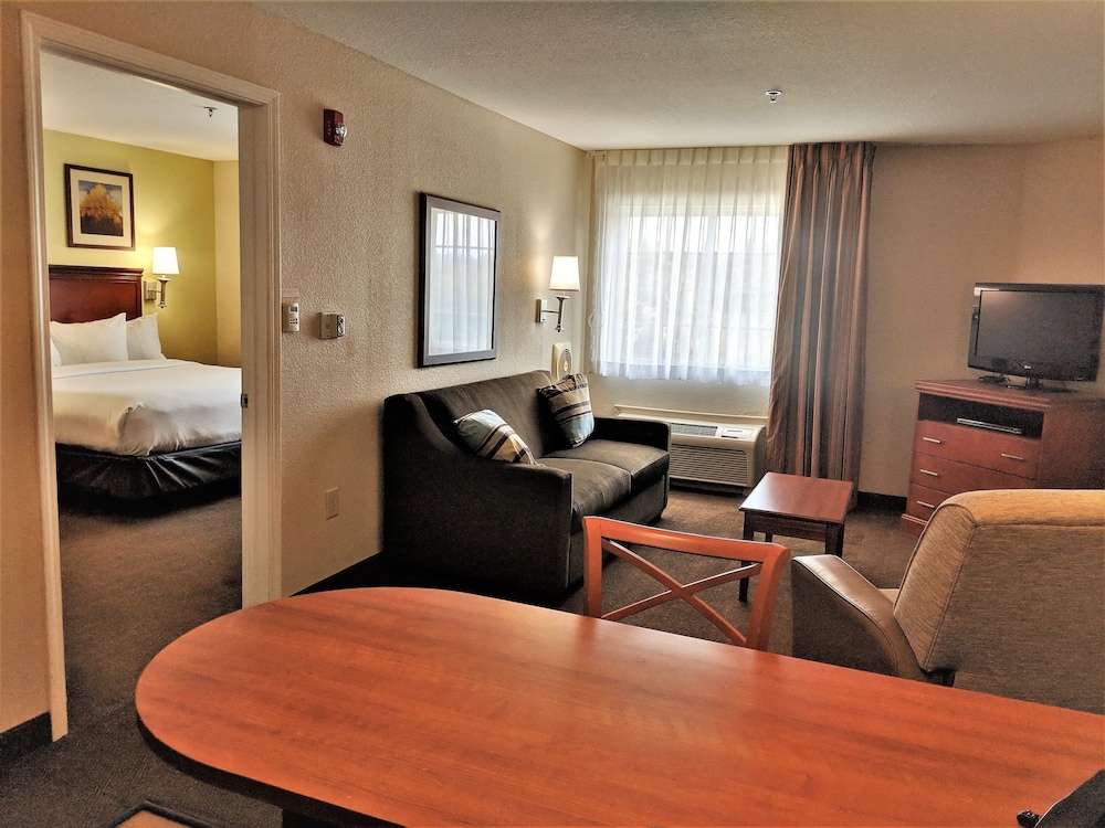 Candlewood Suites Macon 50/70