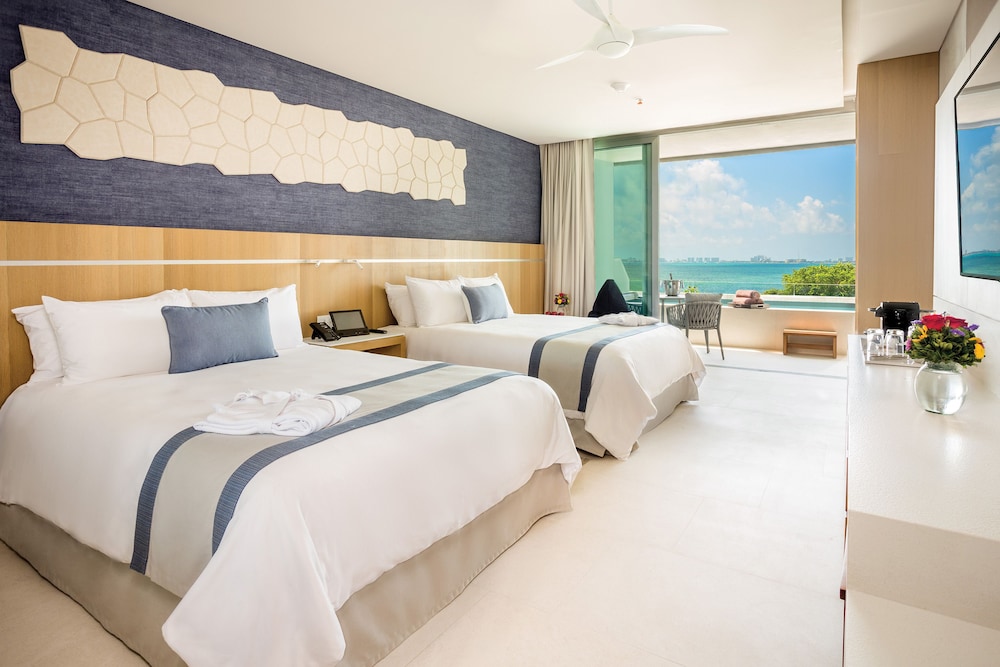 PREFERRED CLUB, DELUXE, 2 QUEEN BEDS, OCEAN VIEW, PLUNGE POOL