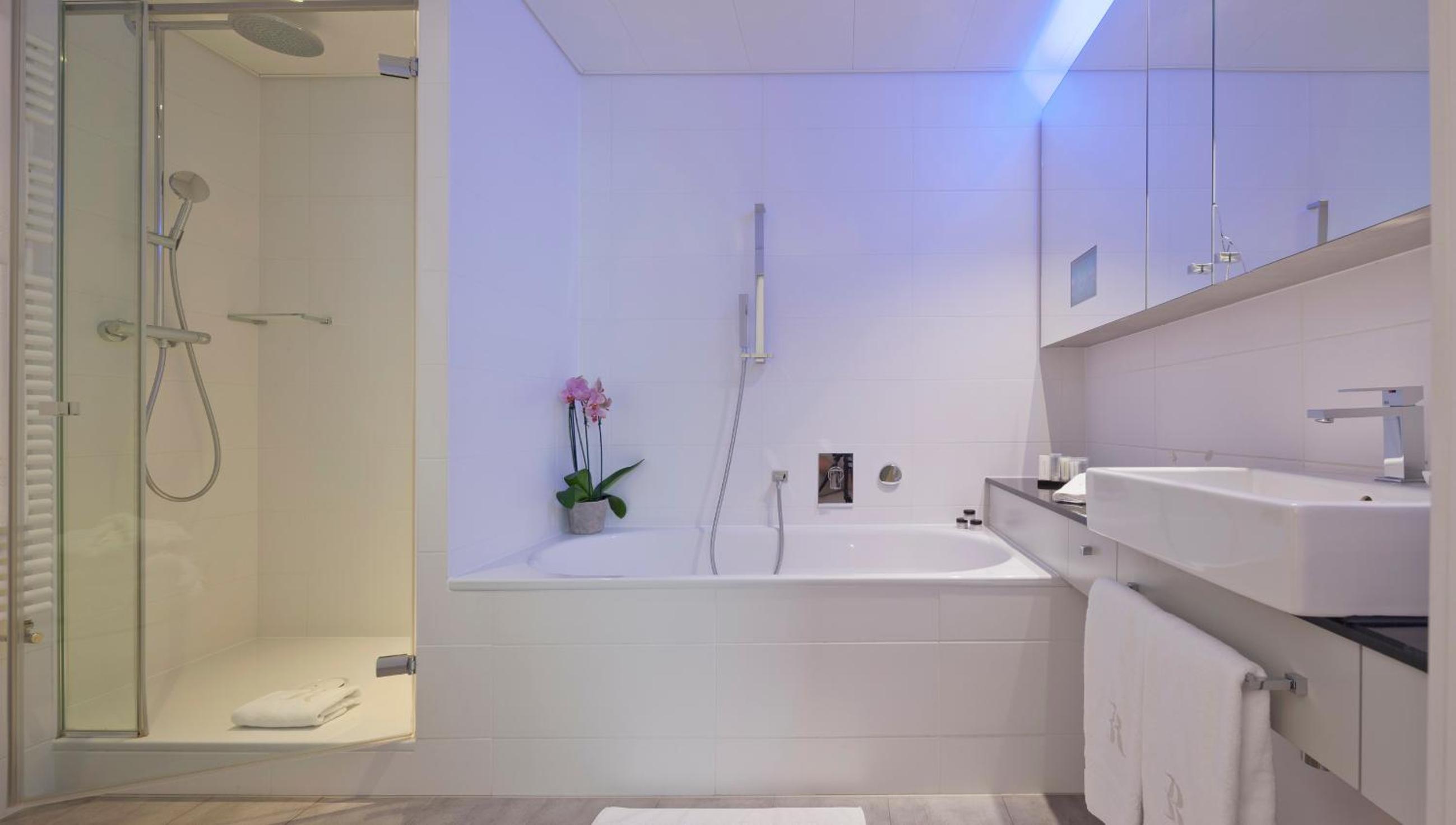 2 Bedrooms, Connecting, Apartment