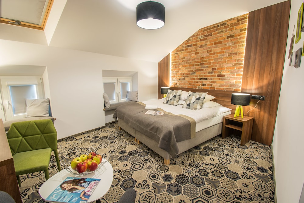 DELUXE, DOUBLE BED