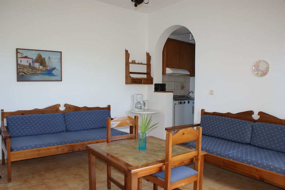 SUNNY SUITES 37/51