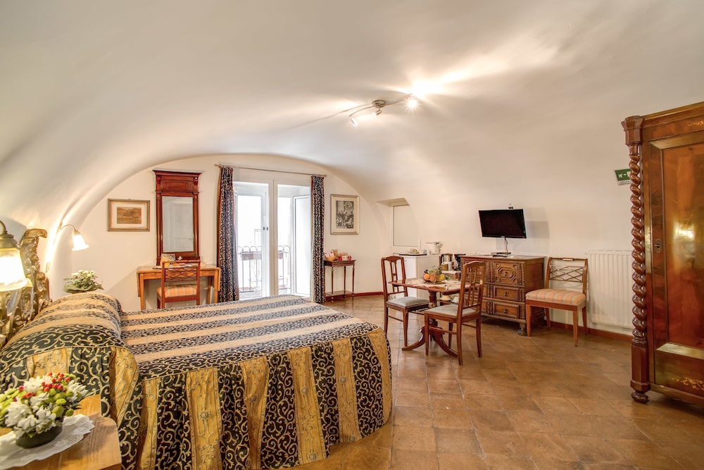 Navona Gallery Suites 27/50