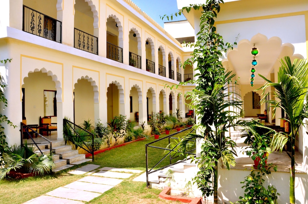 RAJ PALACE 37/50