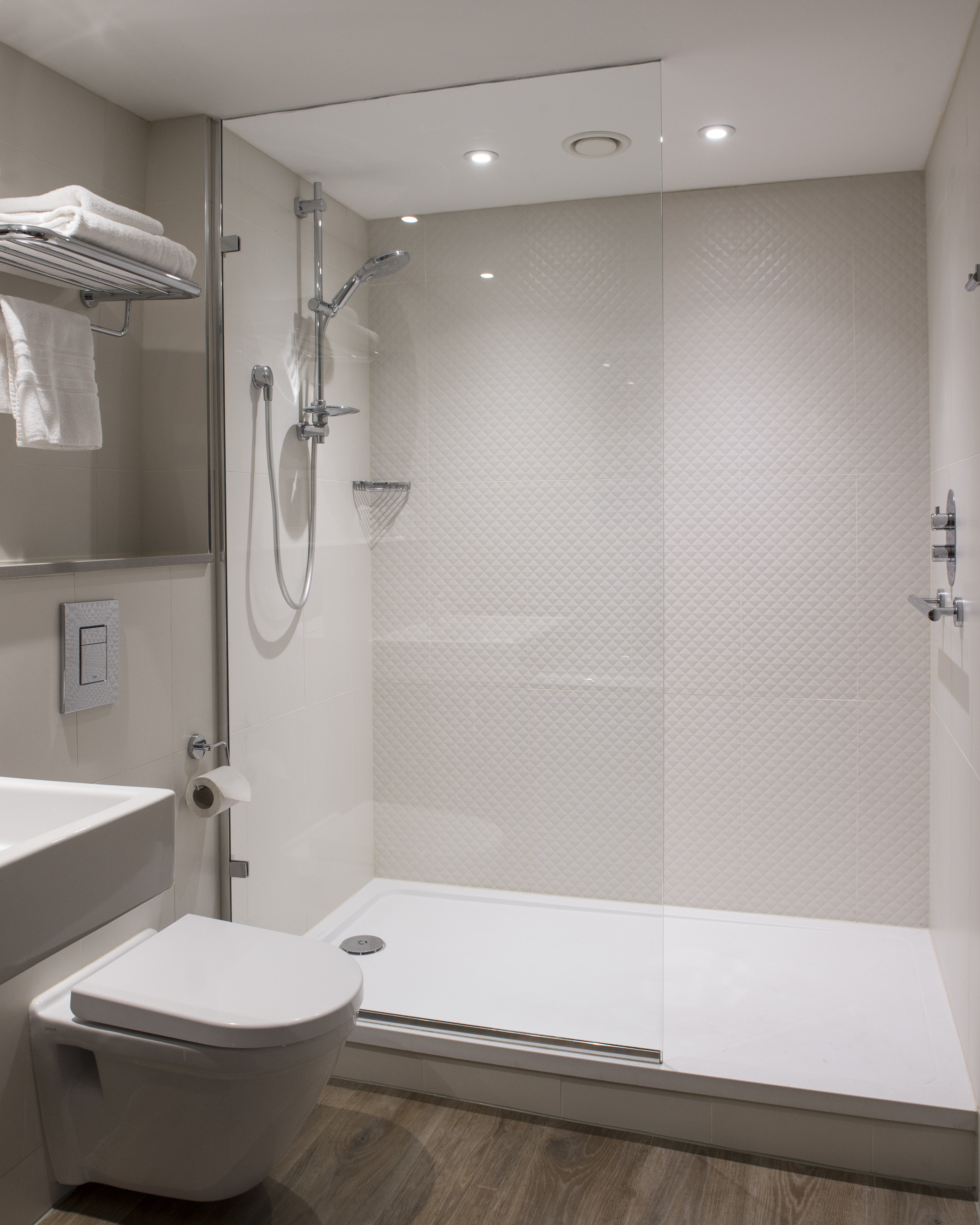 Bush Hotel Farnham 48/50