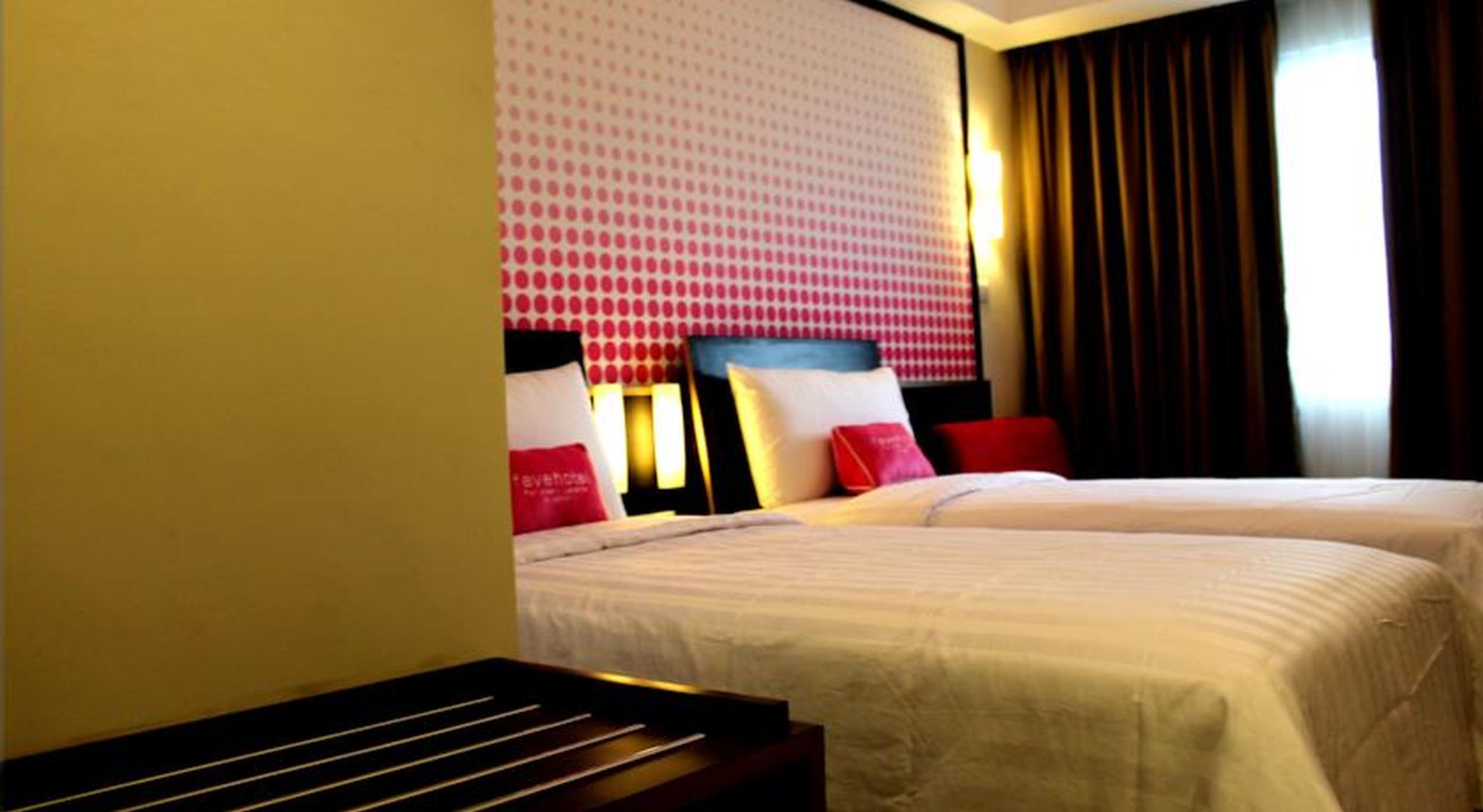 SUPERIOR, DOUBLE OR TWIN BED