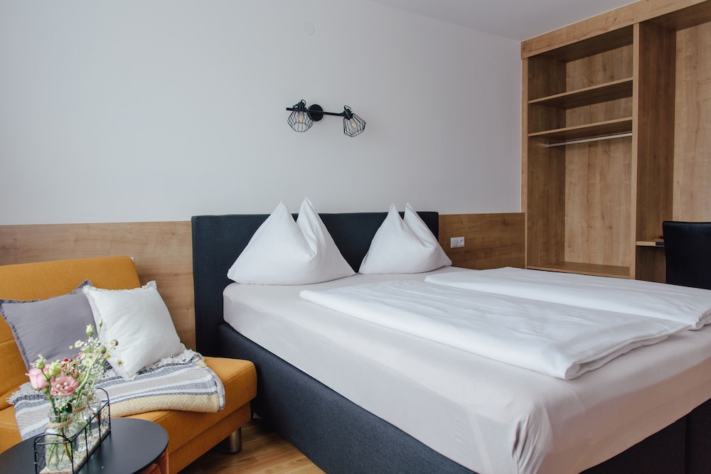 Hotel Drei Kreuz 8/34